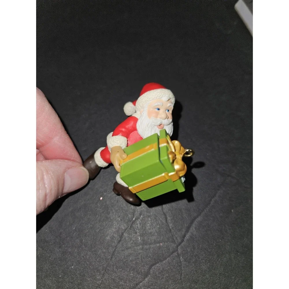 2001 Peek A Boo Santa With Present‎ Ornament By Hallmark